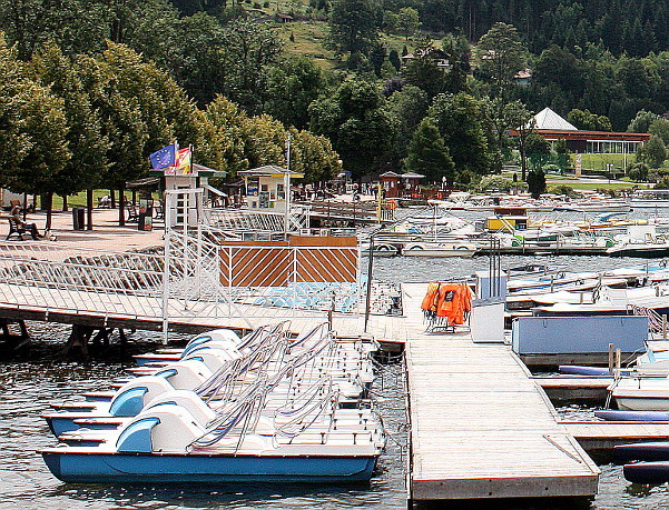 Am Boots-Anleger. Lac de Gerardmer.