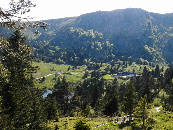 Von halber Höhe Blick auf den Lac des Truites.