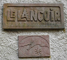 Sign on wall. Lancoir.