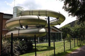 Wasserrutsche am Hallenbad in Kaysersberg.